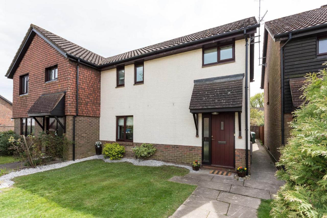 Grassmere - 3 Bed House With Private Garden Horley Exteriér fotografie