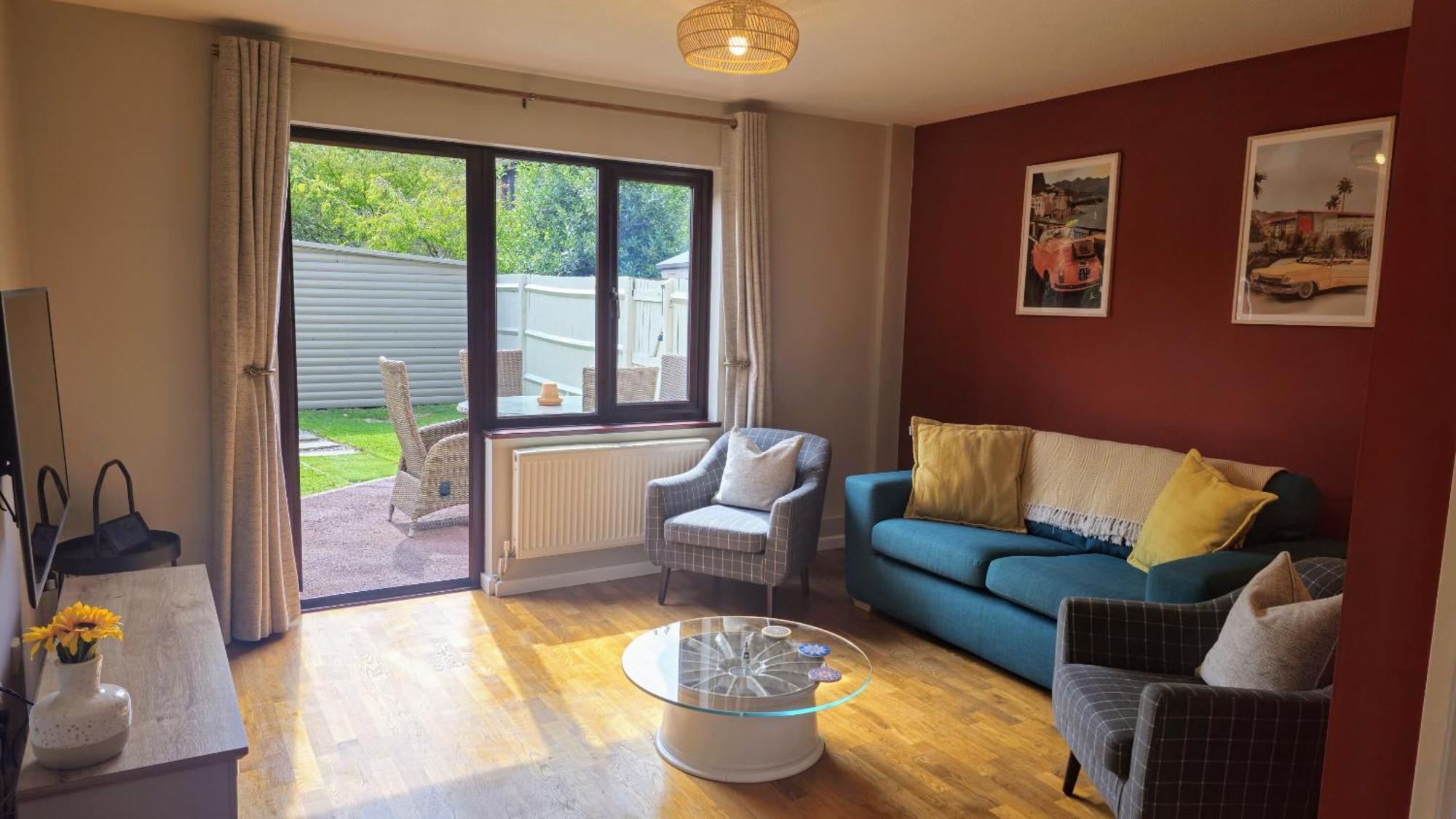 Grassmere - 3 Bed House With Private Garden Horley Exteriér fotografie